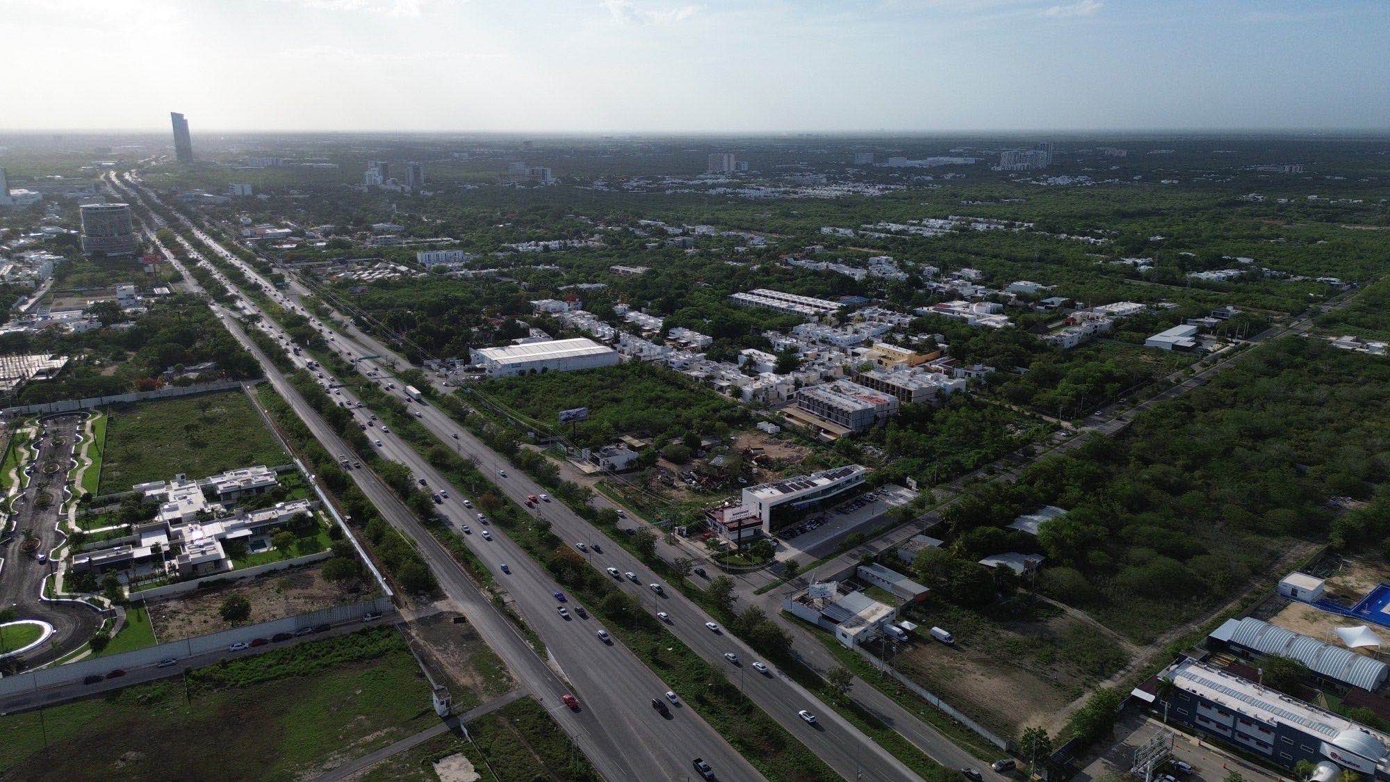 Vista aérea de Paseo Norte con la ciudad al fondo